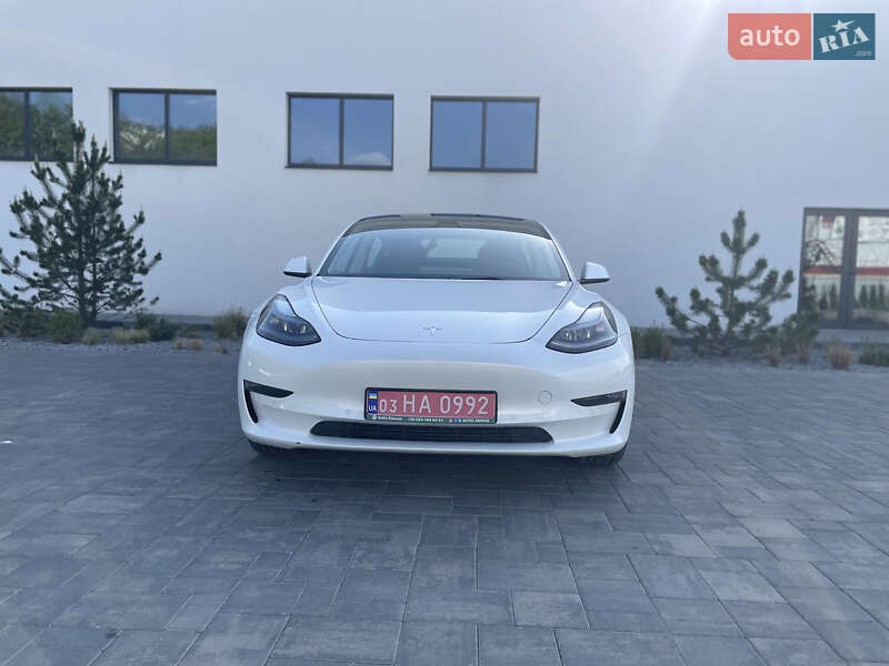 Седан Tesla Model 3 2021 в Луцке