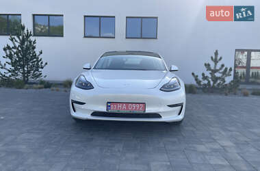 Седан Tesla Model 3 2021 в 