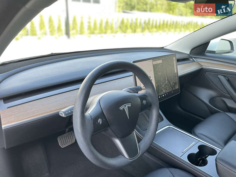 Седан Tesla Model 3 2021 в Луцке