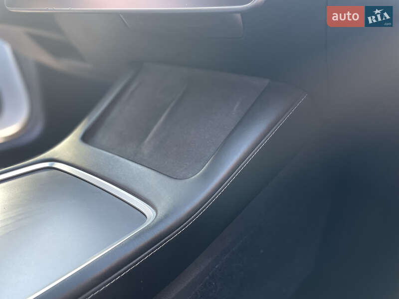 Седан Tesla Model 3 2021 в Луцке