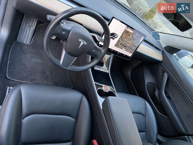 Седан Tesla Model 3 2019 в Ивано-Франковске
