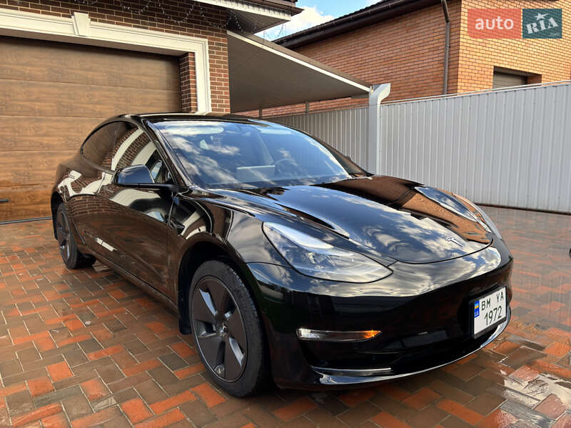 Седан Tesla Model 3 2022 в 