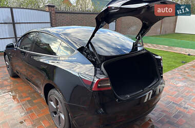 Седан Tesla Model 3 2022 в 