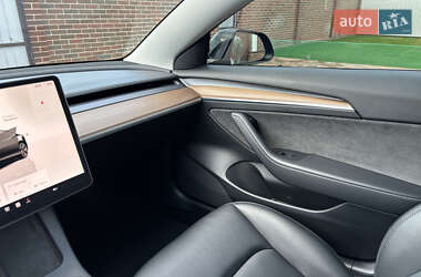 Седан Tesla Model 3 2022 в 