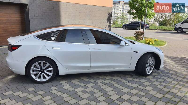 Седан Tesla Model 3 2019 в Ивано-Франковске