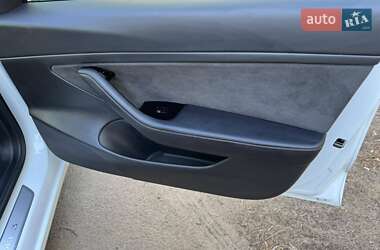 Седан Tesla Model 3 2019 в 