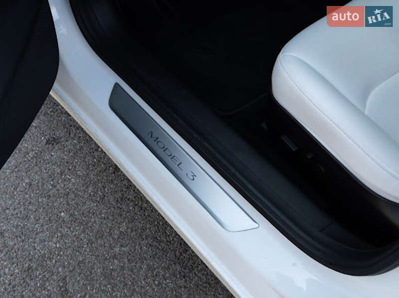 Седан Tesla Model 3 2019 в Львове фото 13 Седан Tesla Model 3 2019 в Львове
