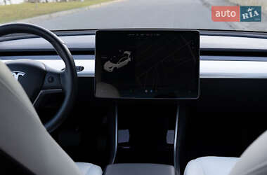 Седан Tesla Model 3 2019 в Львове