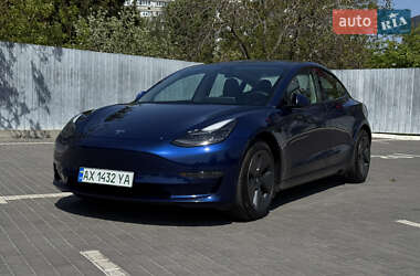 Седан Tesla Model 3 2021 в 