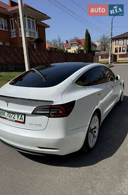 Седан Tesla Model 3 2020 в 
