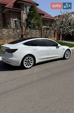 Седан Tesla Model 3 2020 в 