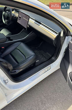 Седан Tesla Model 3 2020 в 