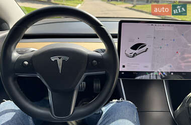 Седан Tesla Model 3 2020 в 