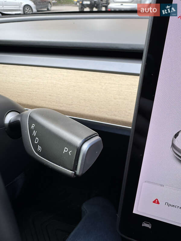Седан Tesla Model 3 2020 в Ровно