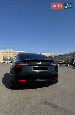 Седан Tesla Model 3 2022 в 