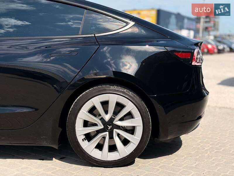 Седан Tesla Model 3 2021 в Львове