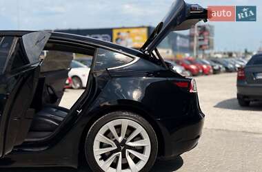 Седан Tesla Model 3 2021 в 
