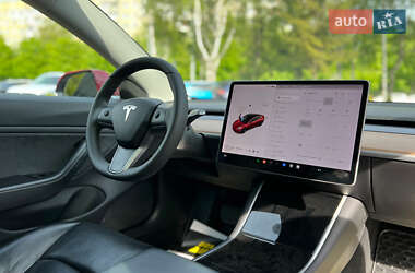 Седан Tesla Model 3 2019 в 