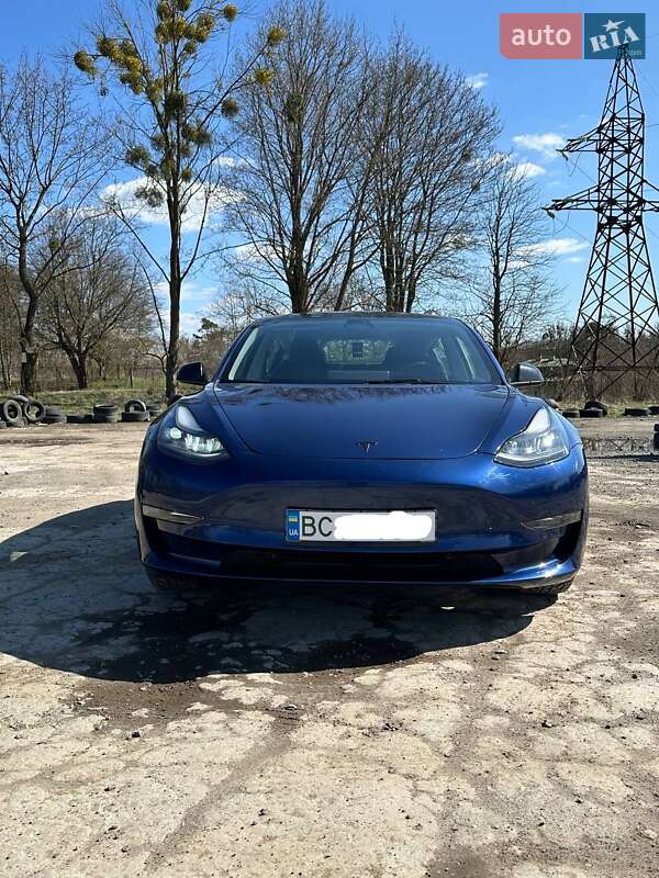 Седан Tesla Model 3 2022 в Львове