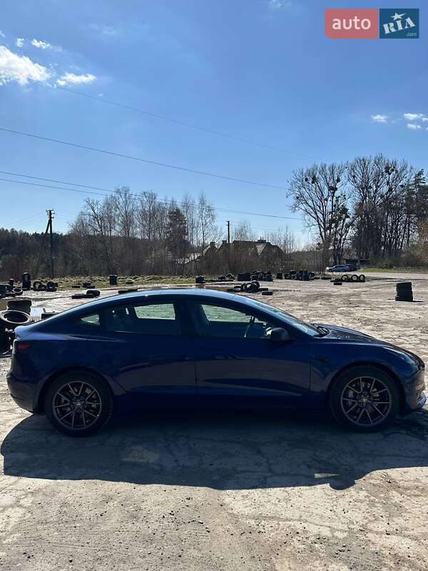Седан Tesla Model 3 2022 в Львове