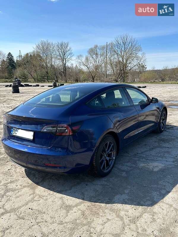 Седан Tesla Model 3 2022 в Львове
