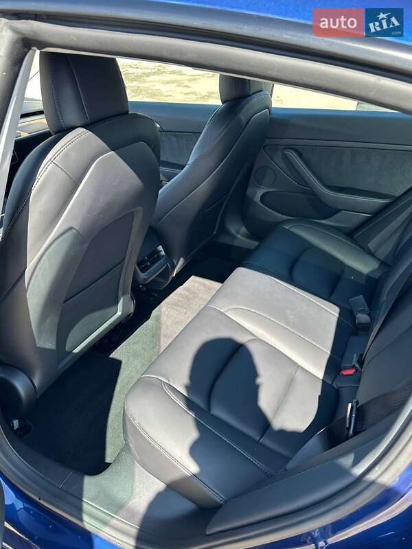 Седан Tesla Model 3 2022 в Львове