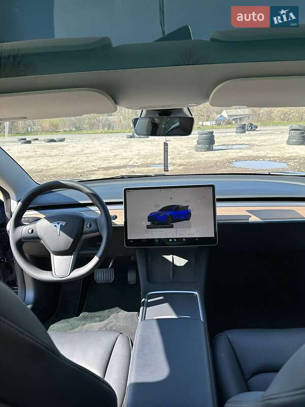 Седан Tesla Model 3 2022 в Львове