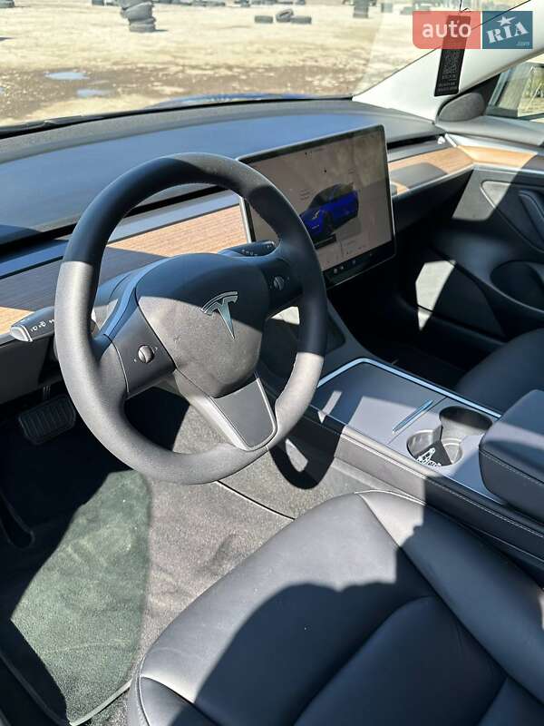 Седан Tesla Model 3 2022 в Львове
