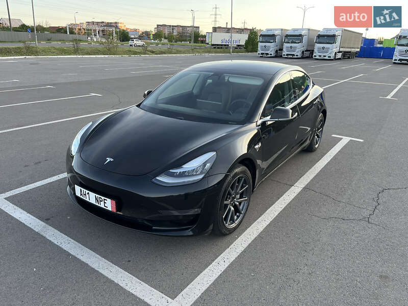Седан Tesla Model 3 2019 в Мукачево