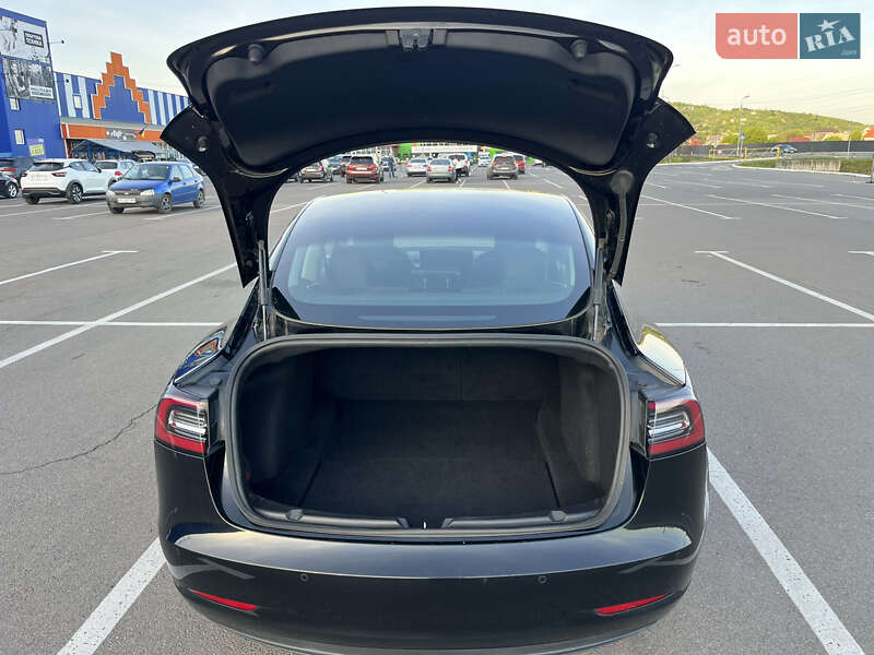Седан Tesla Model 3 2019 в Мукачево