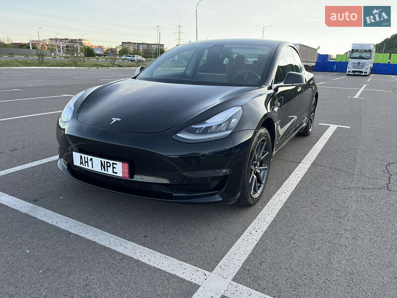 Седан Tesla Model 3 2019 в Мукачево