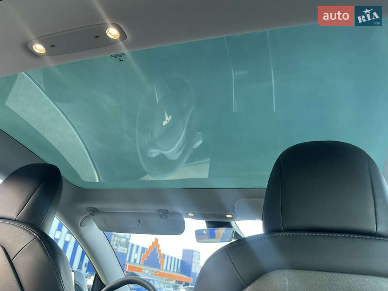Седан Tesla Model 3 2019 в Мукачево