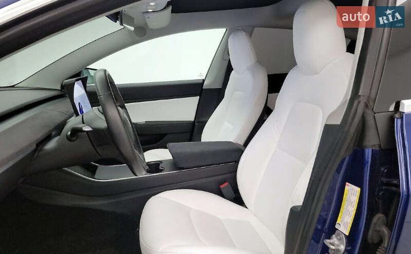 Седан Tesla Model 3 2018 в Львові