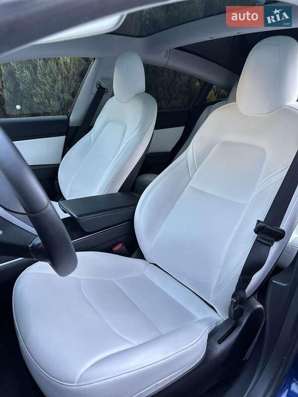 Седан Tesla Model 3 2019 в Самборі