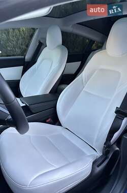 Седан Tesla Model 3 2020 в 