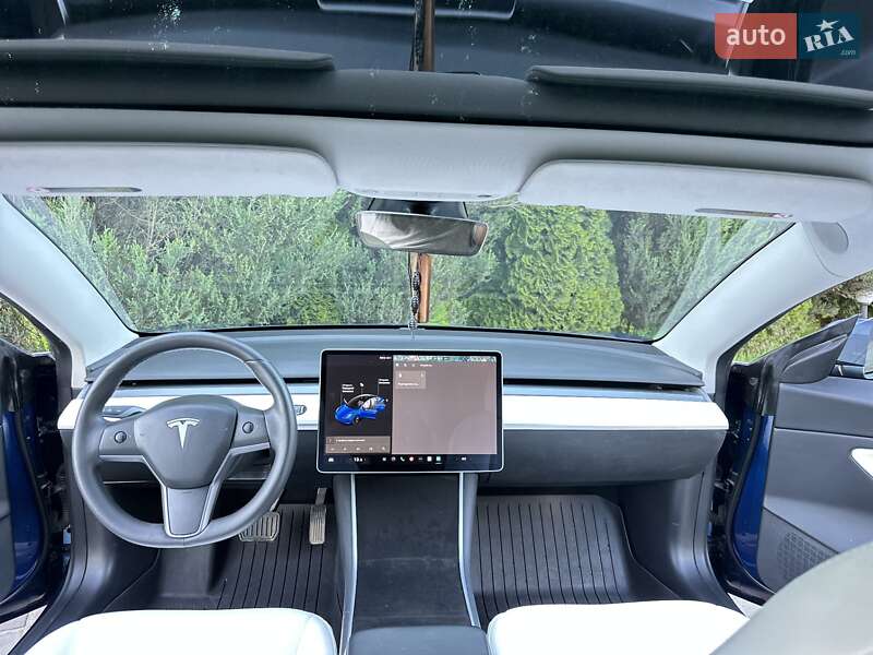 Седан Tesla Model 3 2019 в Самборі