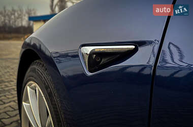 Седан Tesla Model 3 2018 в Луцке