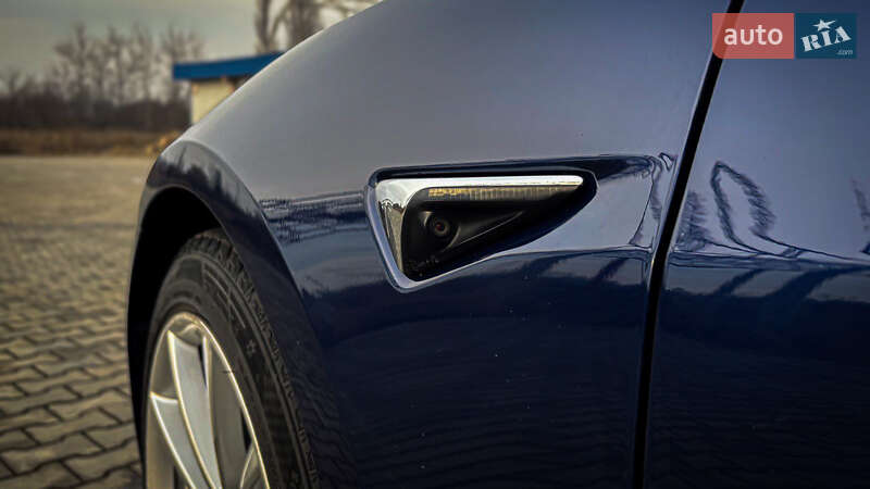 Седан Tesla Model 3 2018 в Луцке