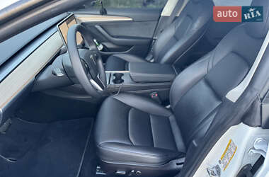 Седан Tesla Model 3 2022 в 