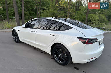 Седан Tesla Model 3 2022 в 