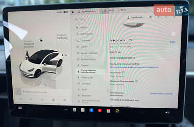 Седан Tesla Model 3 2022 в 