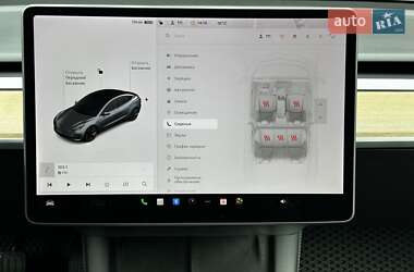 Седан Tesla Model 3 2021 в 