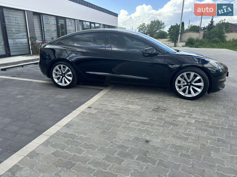 Седан Tesla Model 3 2020 в Ужгороде