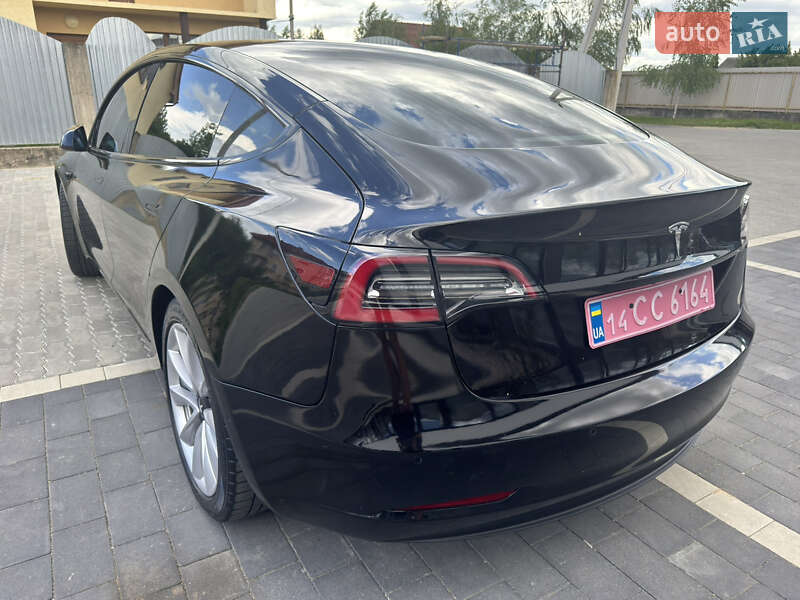 Седан Tesla Model 3 2020 в Ужгороде