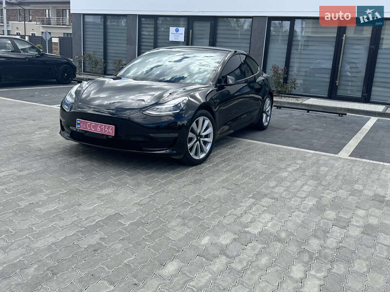 Седан Tesla Model 3 2020 в Ужгороде