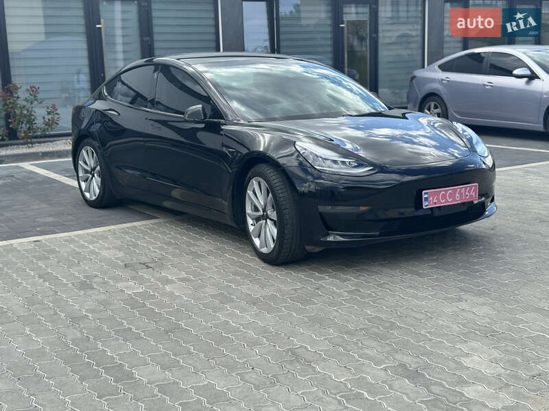 Седан Tesla Model 3 2020 в Ужгороде