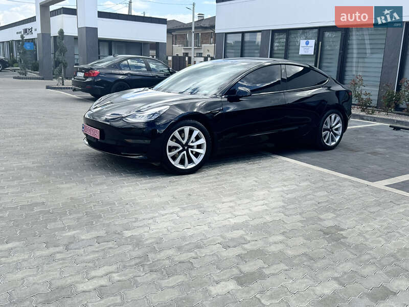 Седан Tesla Model 3 2020 в Ужгороде