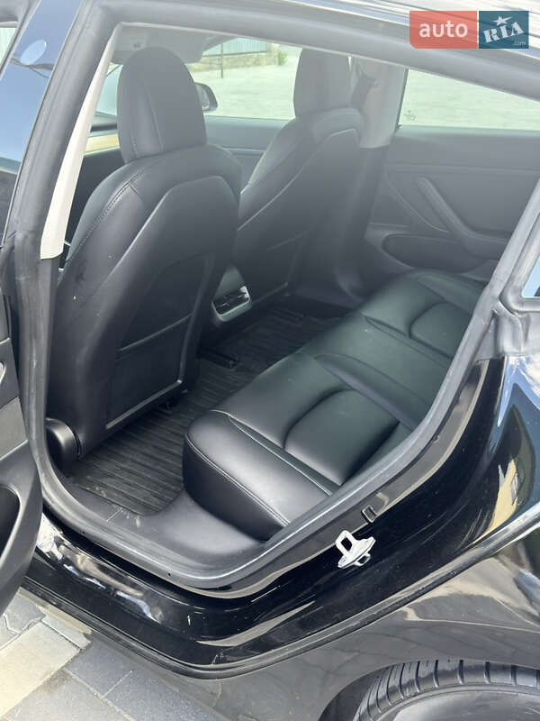 Седан Tesla Model 3 2020 в Ужгороде
