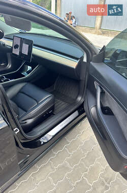Седан Tesla Model 3 2020 в 