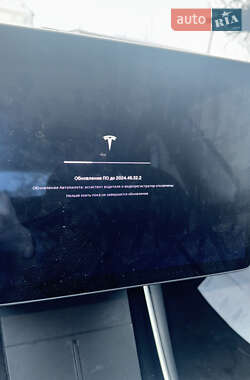 Седан Tesla Model 3 2020 в 
